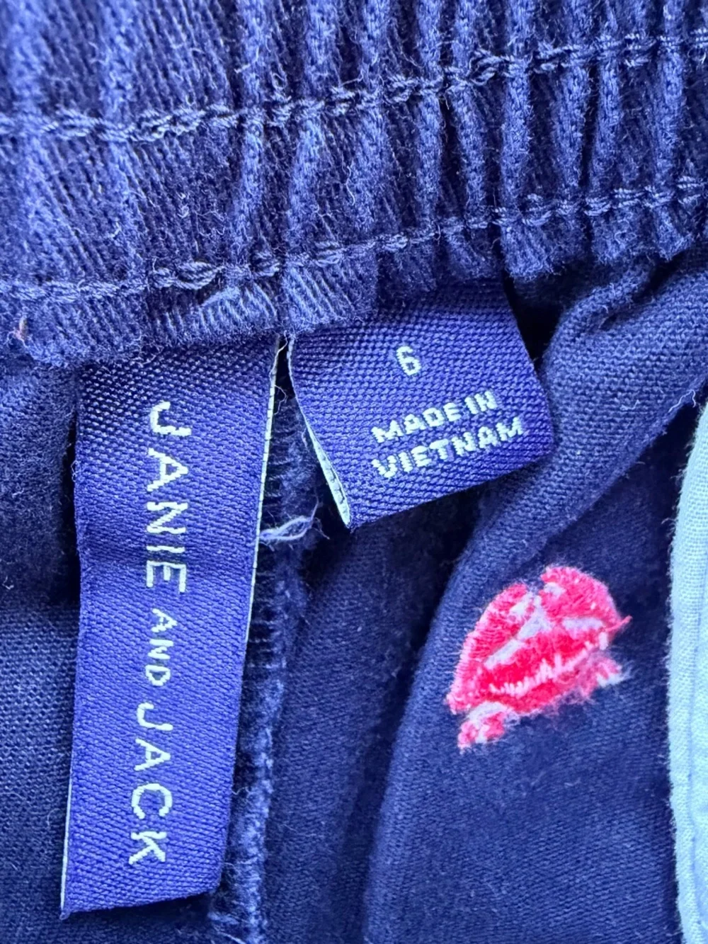 Janie and Jack Navy Shorts with Embroidered Red Crab & Lobster Motifs Size 6 - Picture 2 of 4